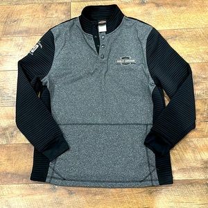 Men’s Harley Davidson Henley Sweatshirt w/ pocket.